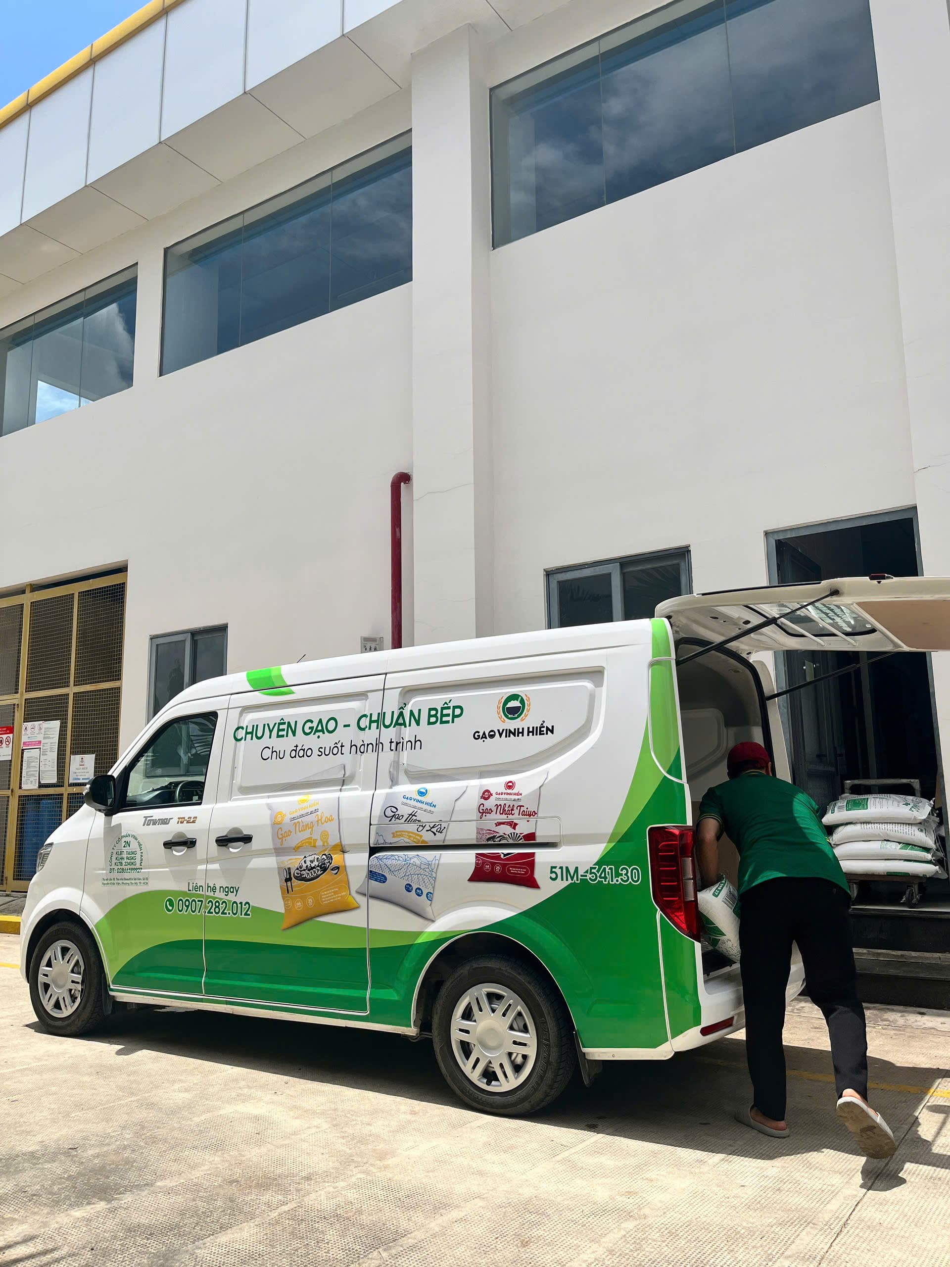 Giao hàng tận nơi, hỗ trợ đổi trả