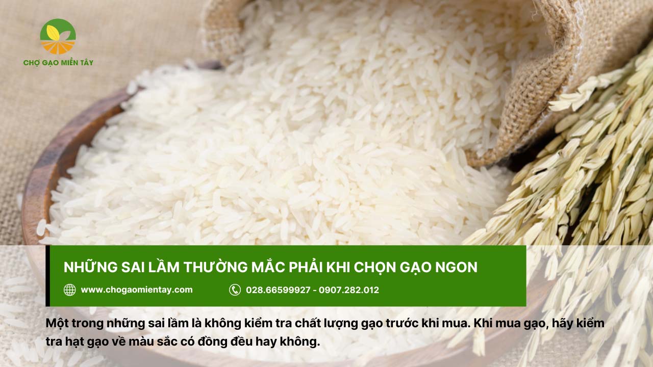Nên kiểm tra chất lượng gạo trước khi quyết định mua