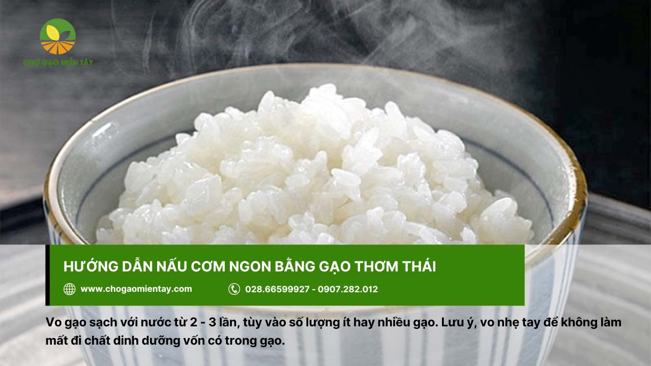 Nên vo nhẹ gạo Thơm Thái để không làm mất chất dinh dưỡng của gạo