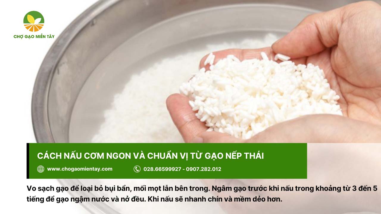Cần vo sạch gạo nếp Thái để loại bỏ bụi bẩn